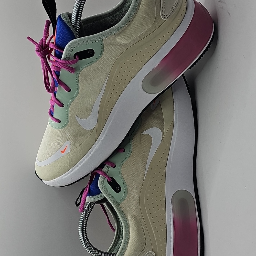 Nike Air Max Dia Fossil Hyper Crimson/ Pistachio Frost Size 8 Womens - Picture 6 of 10